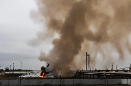 Instalación de bombeo de petróleo en Rusia es impactada previo a cese de hostilidades