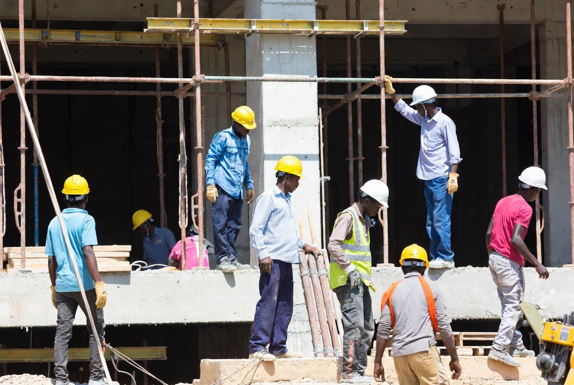 Crisis en obras públicas impulsa posible movilización de trabajadores