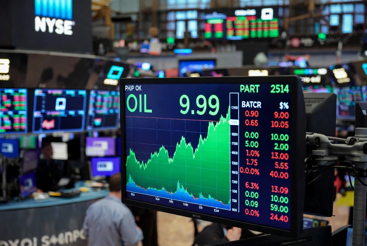 Mercados reaccionan con alza del petróleo y caída de futuros ante crisis en Ormuz