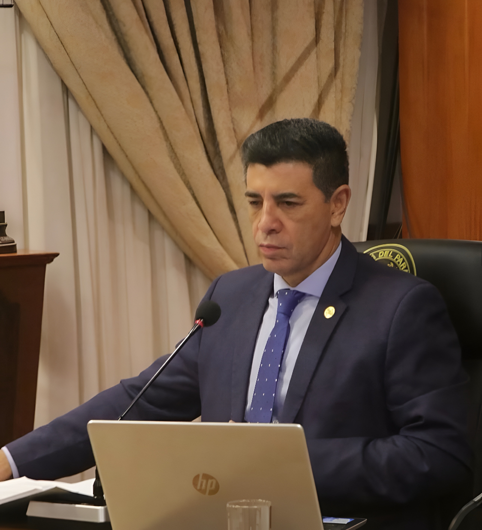 Víctor Ríos es mencionado como opción para liderar a la oposición en 2028