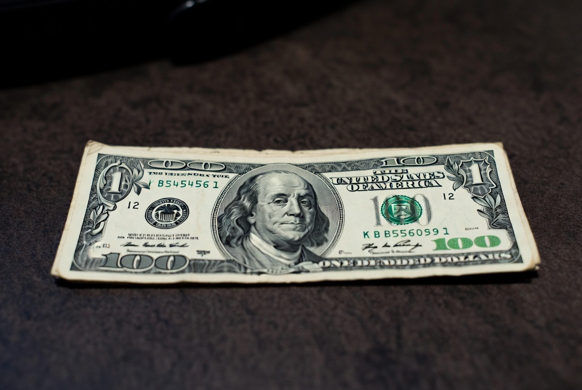 Mercado cambiario refleja caída del dólar con retroceso cercano al 20%