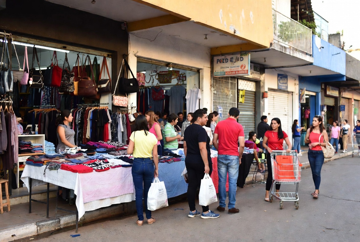 Comercio y servicios empujan aumento de ventas en febrero según datos oficiales