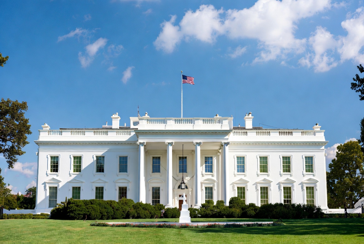 Estados Unidos impulsa uso de IA avanzada en el sector público con medidas de resguardo