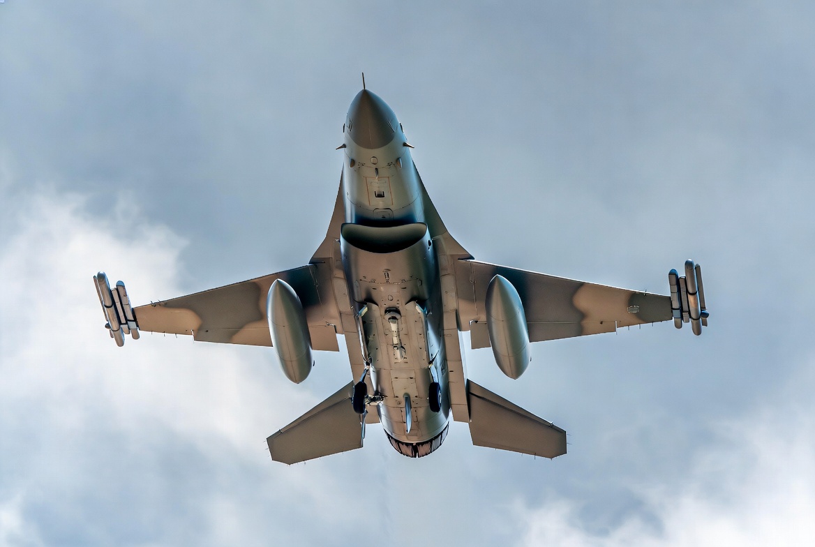 Compra de F-16 entra en pausa en Perú y pone presión en vínculo con Washington