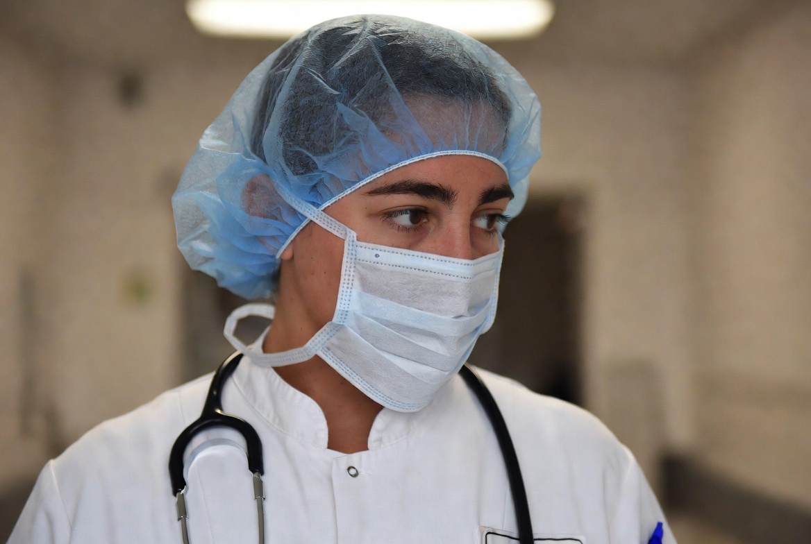 Desvinculan a médicos extranjeros y crece el debate sobre acceso a profesionales