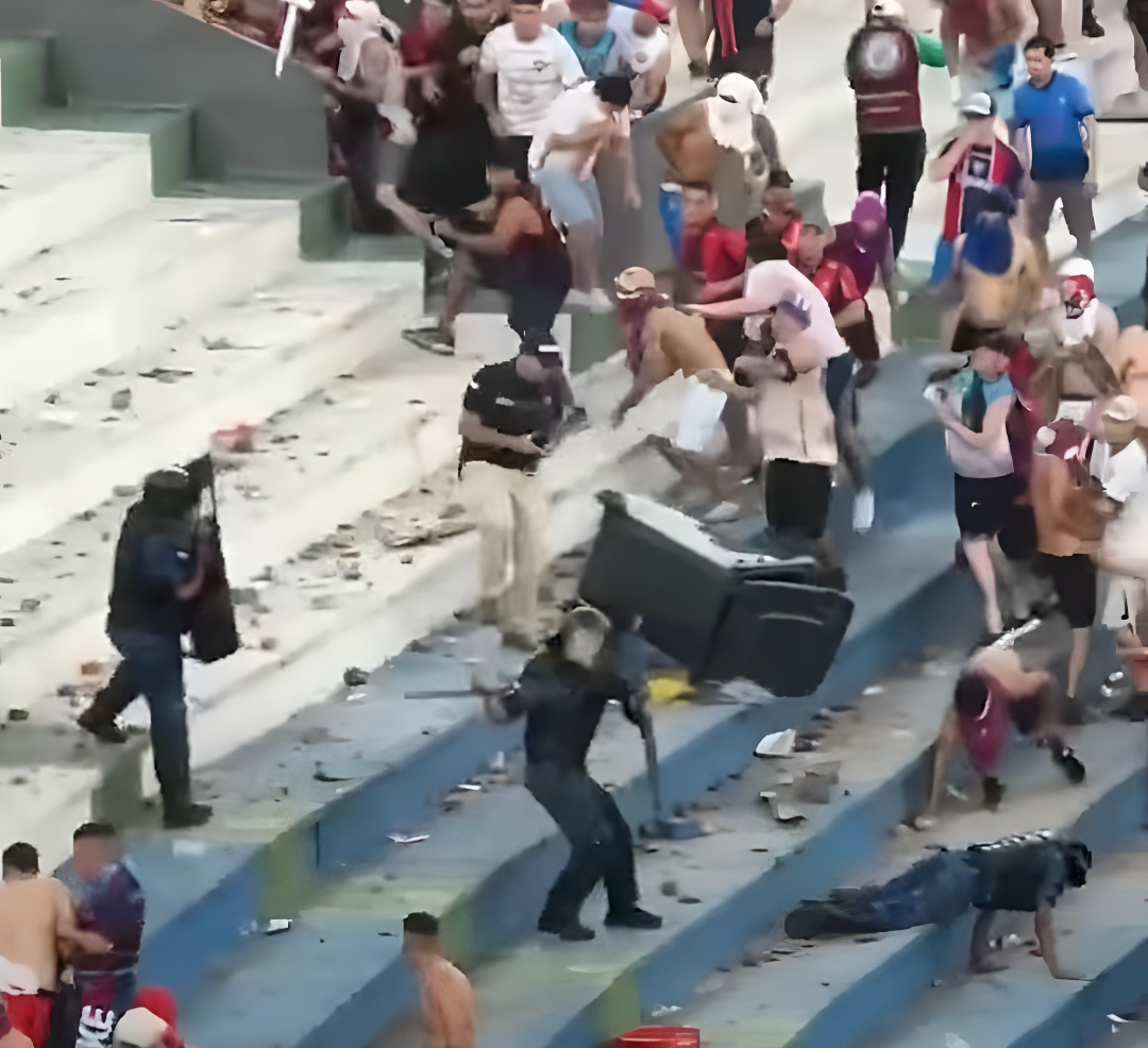 "La Mejor Hinchada del País" quita comunicado luego de la golpiza a policías