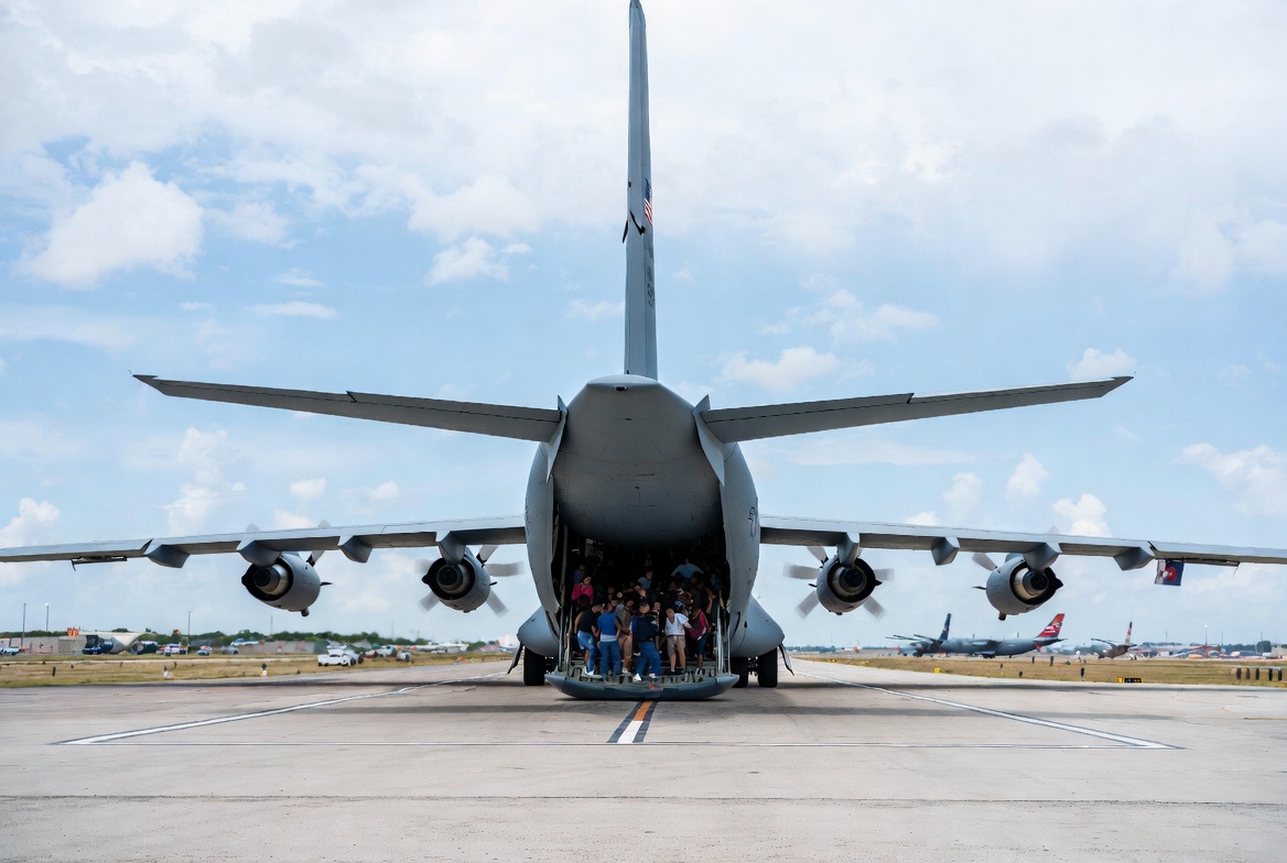 Llegada de rechazados por Estados Unidos instala nuevo escenario migratorio en Paraguay