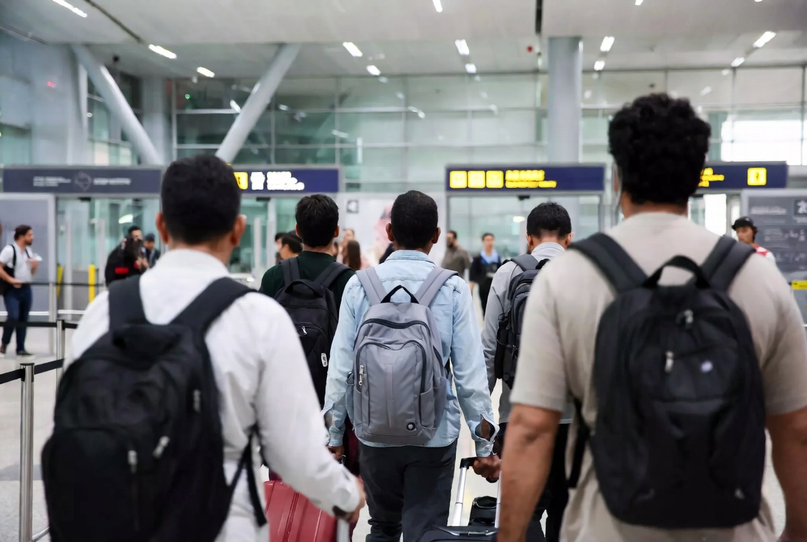 Primer grupo de migrantes rechazados por Estados Unidos ya pisa Paraguay bajo acuerdo bilateral