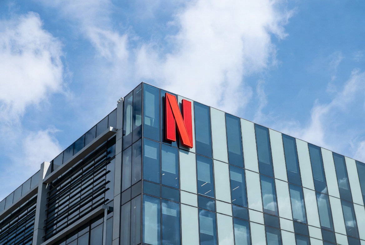 Netflix responde a caída de acciones con recompra masiva y redefine su estrategia financiera
