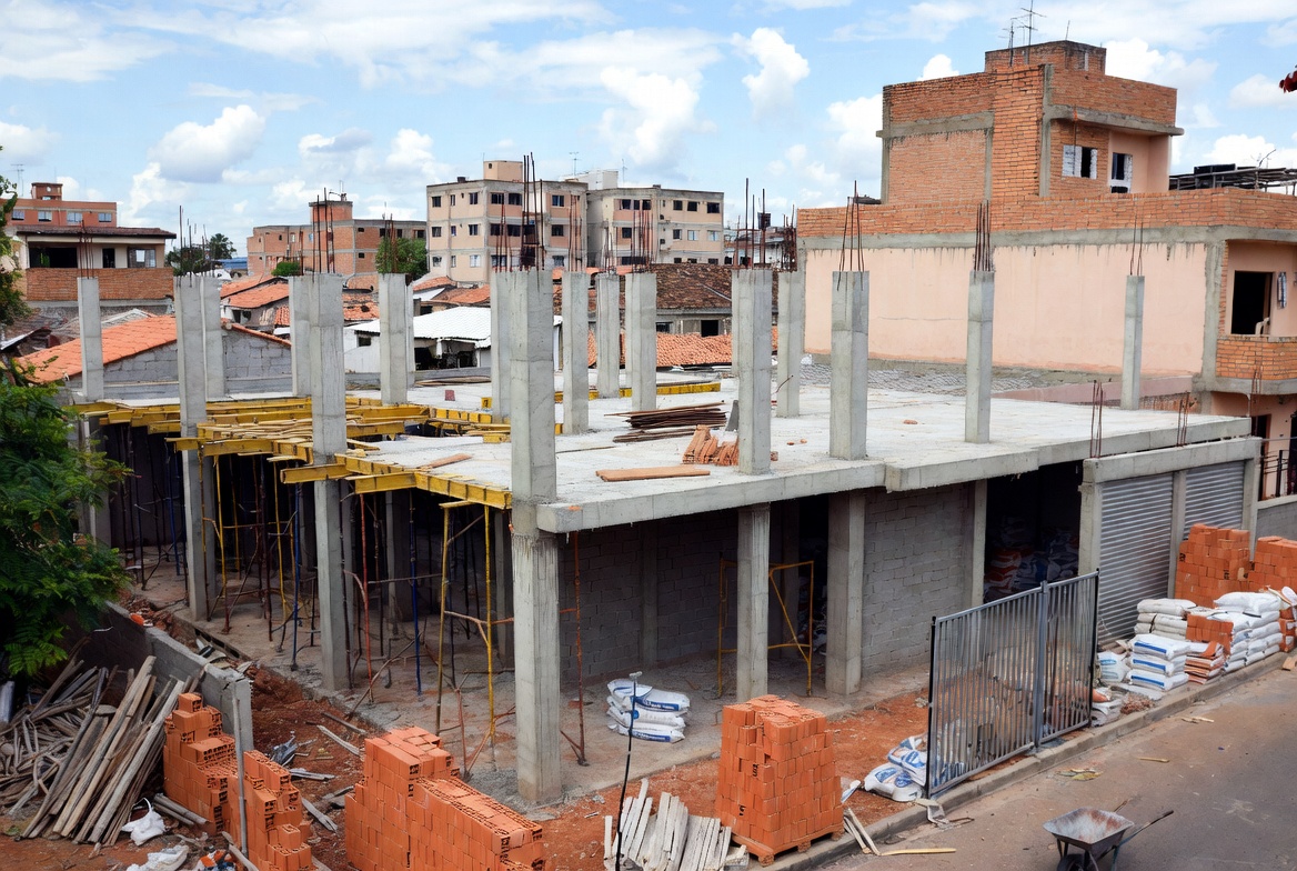 MEF prepara ley para pagar intereses de deuda con constructoras