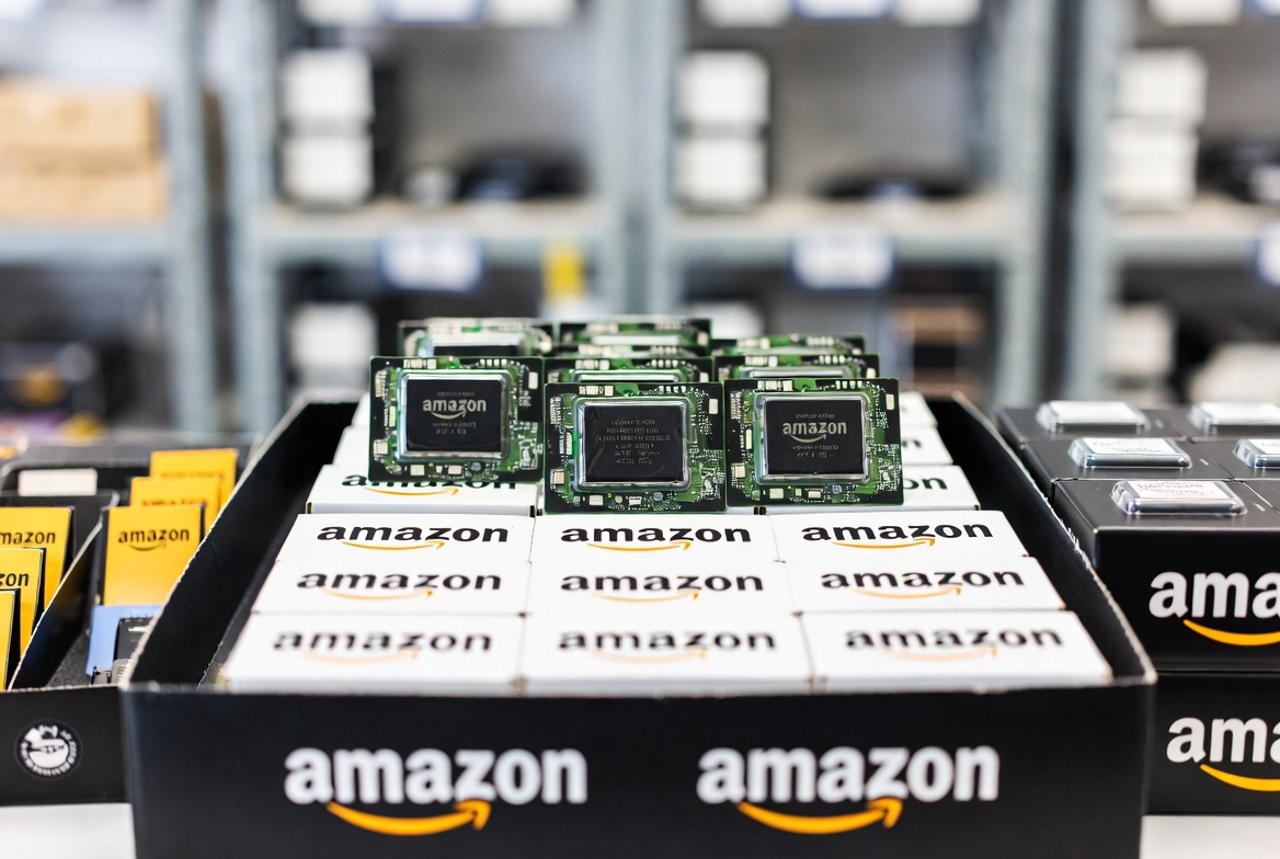 Meta cierra acuerdo multimillonario y se apoya en Amazon para su desarrollo en IA