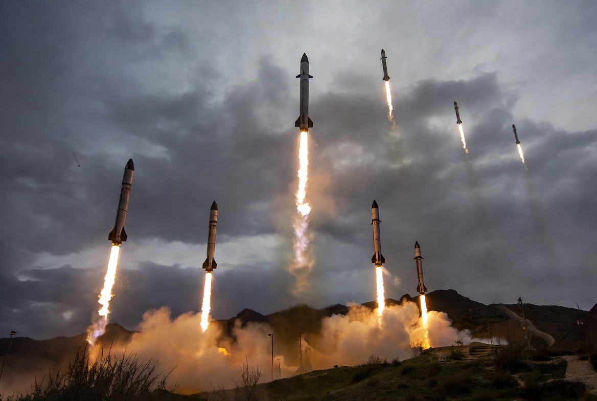 Irán amenaza con ataque masivo mientras negocia en Pakistán y sube la tensión global