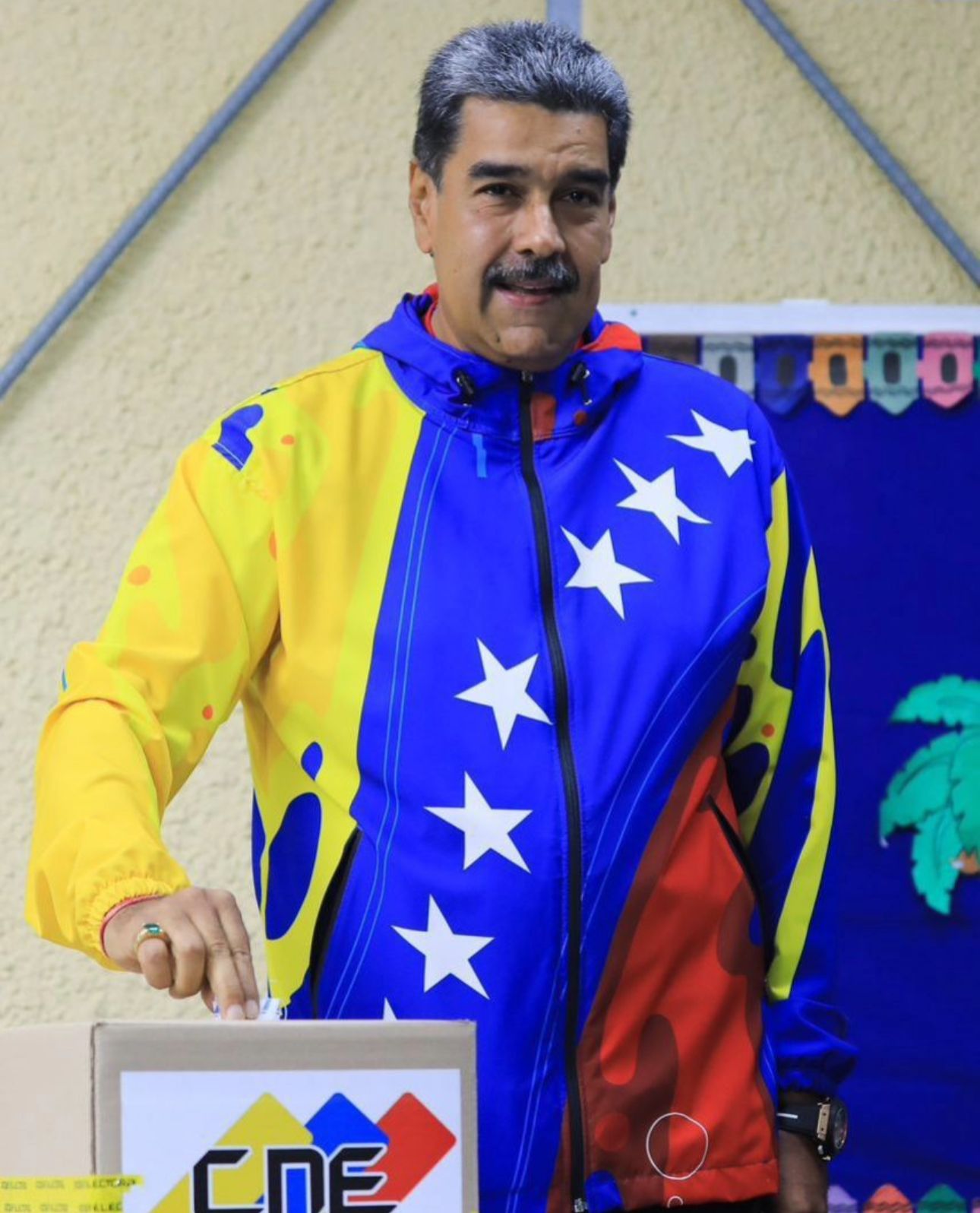 Washington autoriza uso de fondos de Venezuela para defensa de Maduro