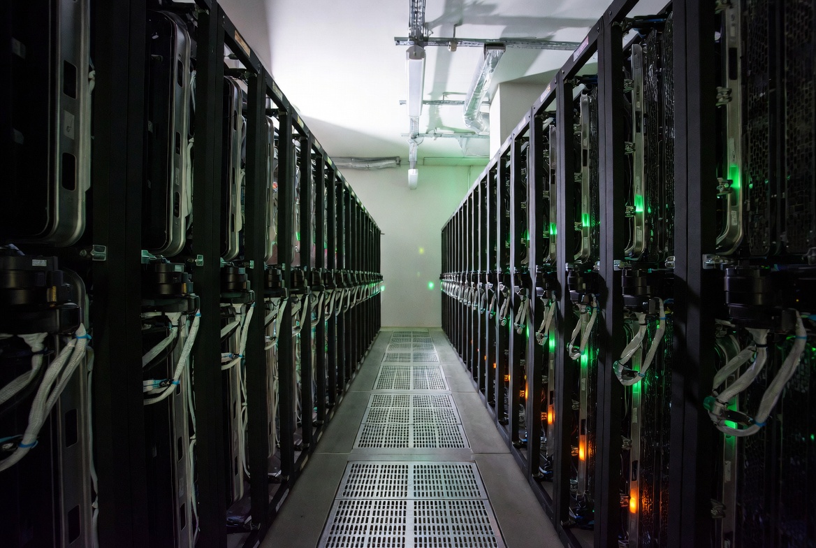 Uso intensivo de energía en proyectos de IA entra en debate tras propuesta tarifaria