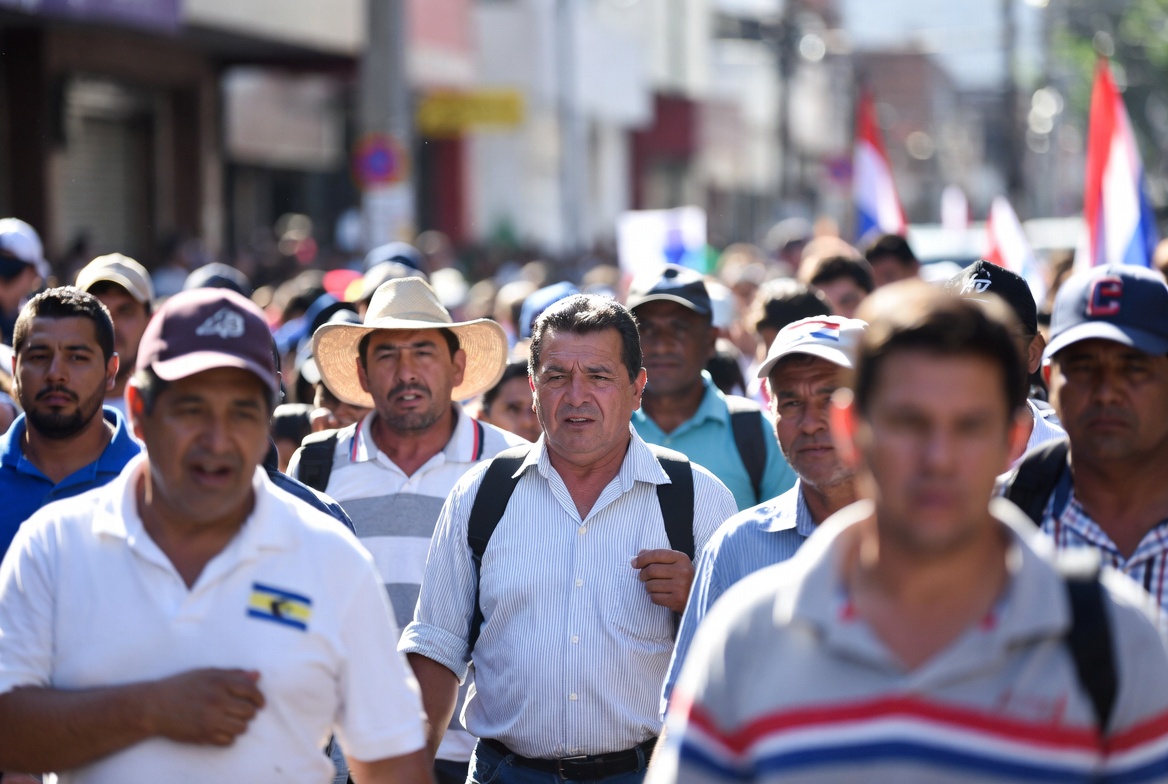 Gremios salen a la calle y exigen reajuste salarial de más de G. 700.000