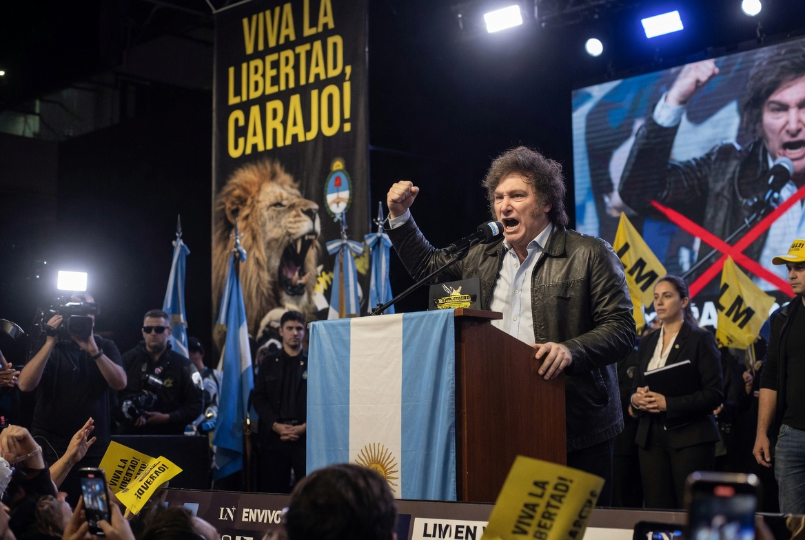 Milei capta atención de Wall Street mientras persiste el ahorro fuera del sistema en Argentina