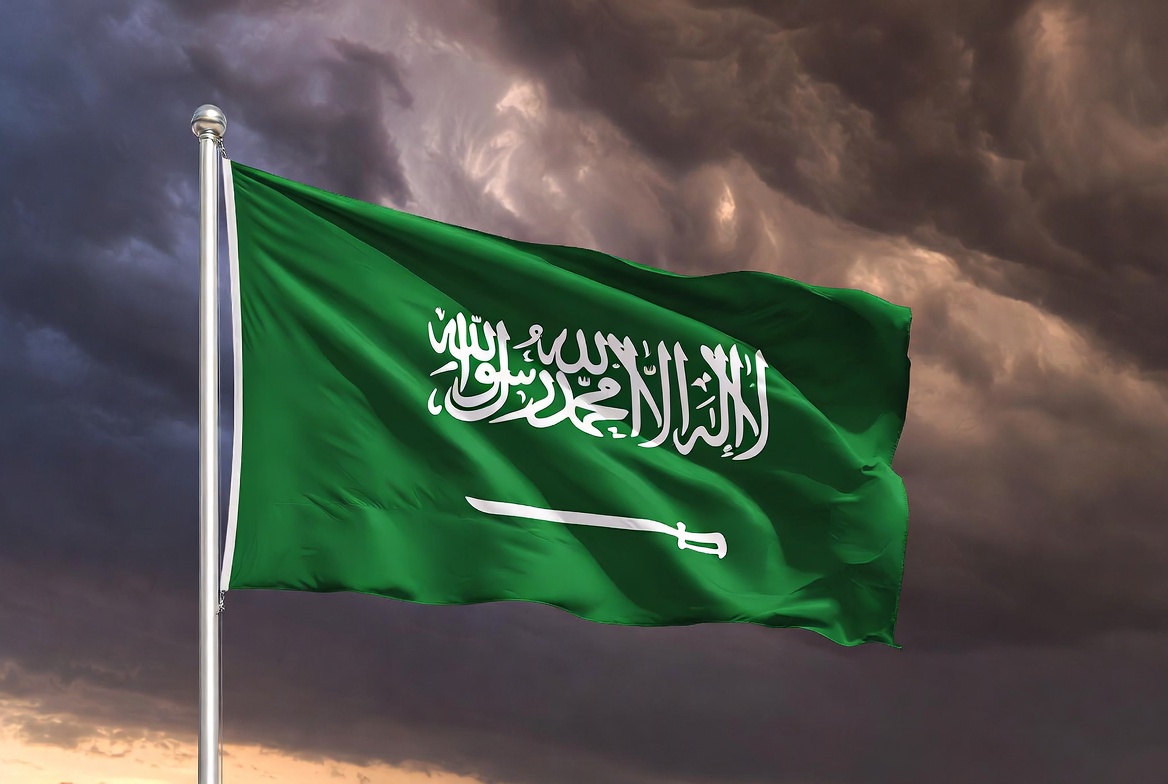 Bloqueo de Ormuz redistribuye ingresos y beneficia a Arabia Saudí en el mercado energético
