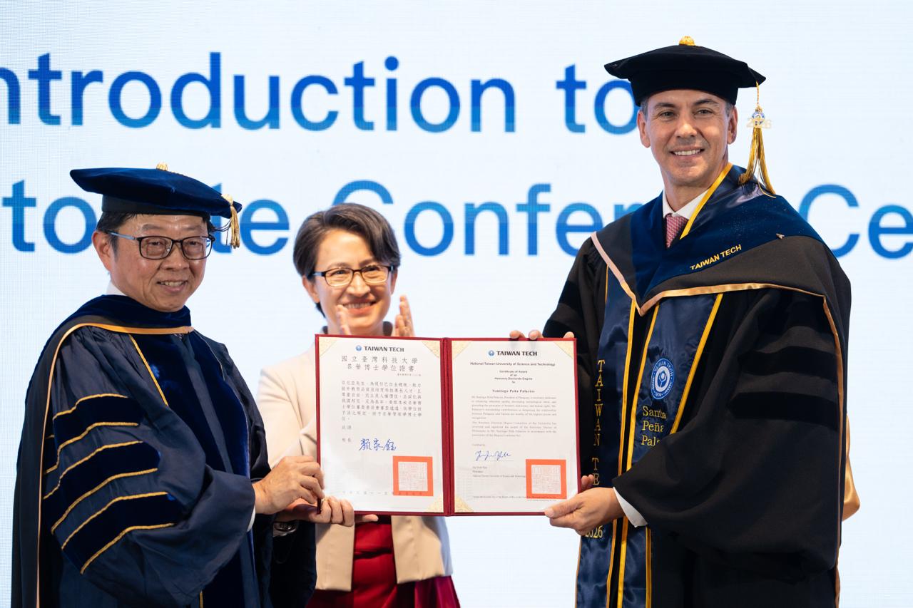 Santiago Peña recibió un Doctorado Honoris Causa durante su visita oficial a Taiwán