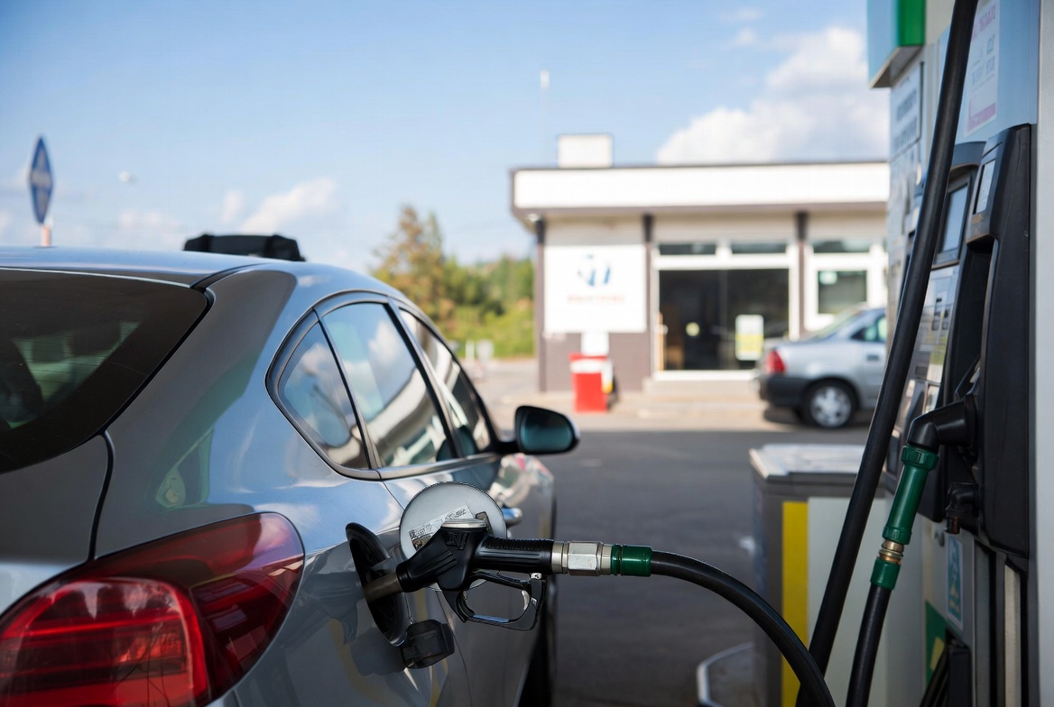 Combustibles empujan el IPC de abril y ajustan previsiones económicas
