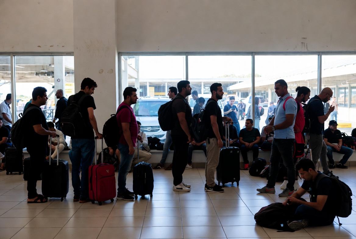 Paraguay recibe a 10 migrantes no admitidos por Estados Unidos para retorno transitorio