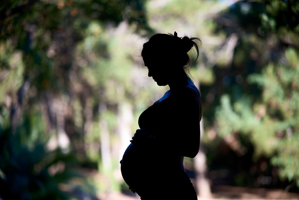 ONG alerta que 3.591 niñas y adolescentes dieron a luz en Paraguay en 2025
