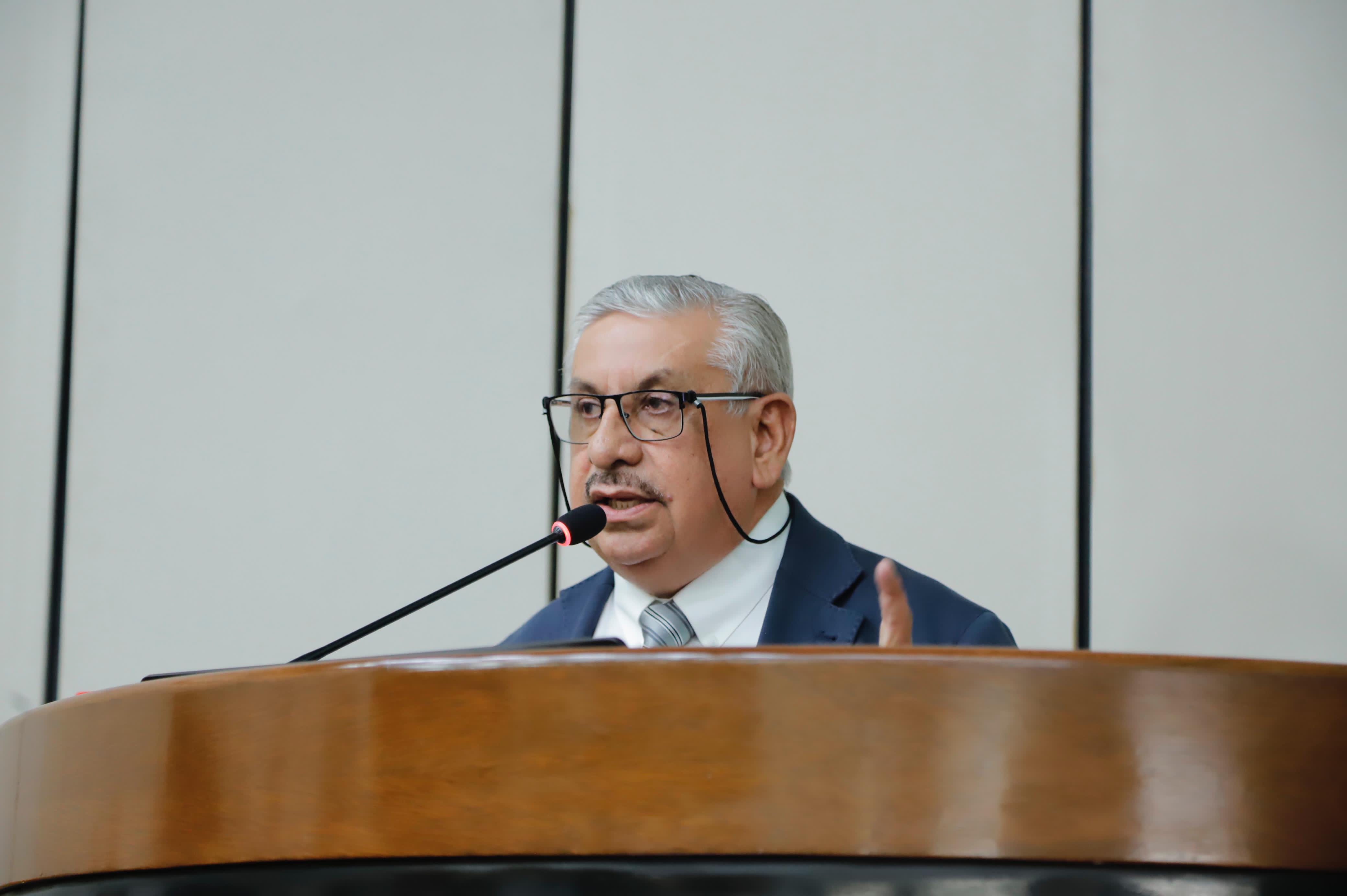 Isaías Fretes respalda pedido de emergencia sanitaria mientras siguen reclamos por medicamentos en IPS