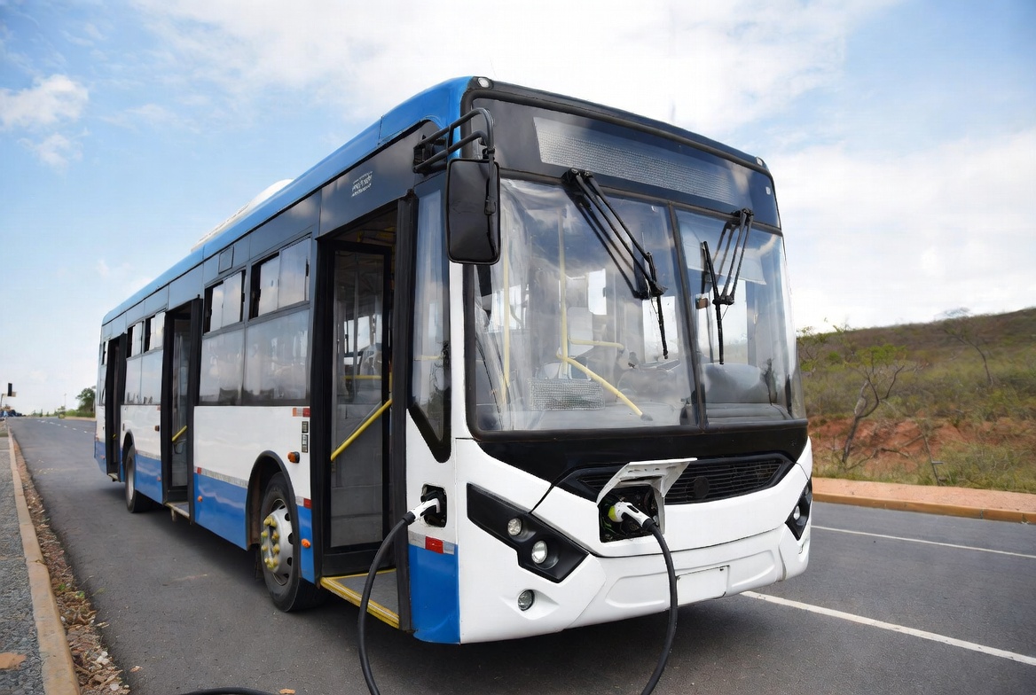 Definen costo técnico para buses eléctricos y analizan diferencia con el pasaje actual
