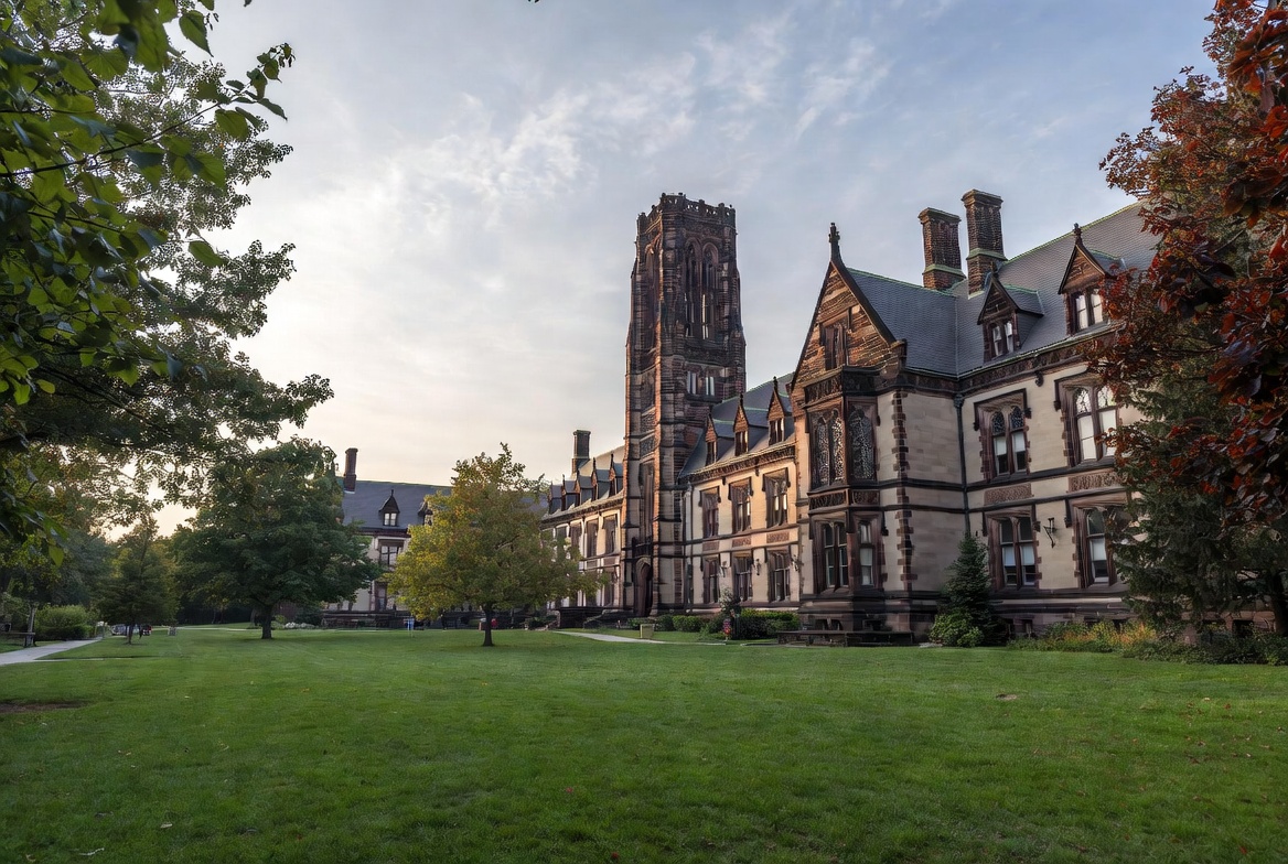 Funcionarios públicos podrán postular a becas de formación en la Universidad de Chicago