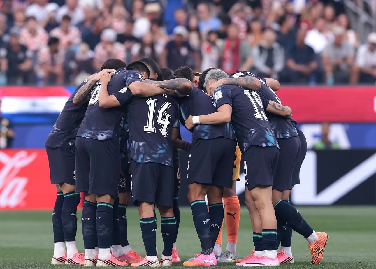 Estados Unidos aplasta a Paraguay en el debut mundialista