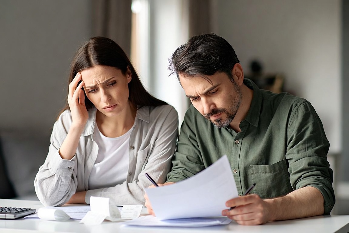 Familias ven peor el presente económico y el índice cae a mínimos históricos