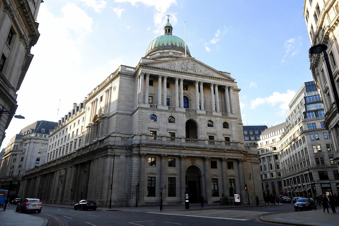 Bolsa de Londres frena las acciones de Atome mientras sigue sin cerrarse la tarifa eléctrica con la ANDE