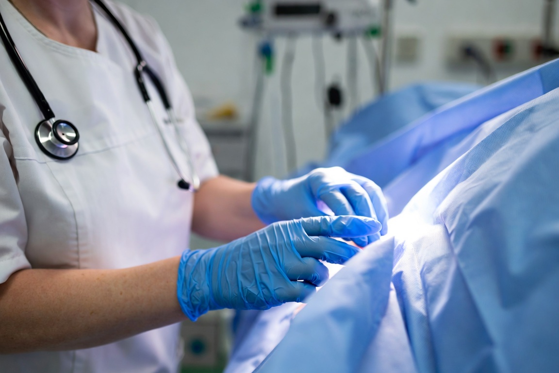 MEC registró 184 títulos de Obstetricia de carreras sin acreditación entre 2023 y 2026