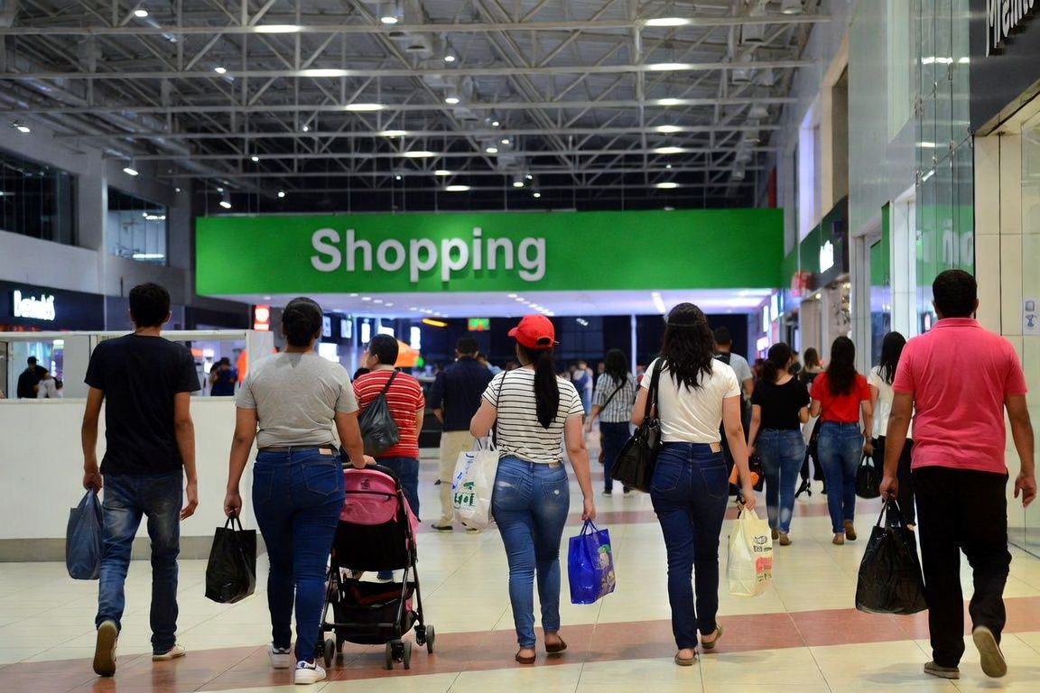 Más paraguayos compran a crédito y la cantidad de personas con préstamos pasó de 1 millón a 2,3 millones desde 2023