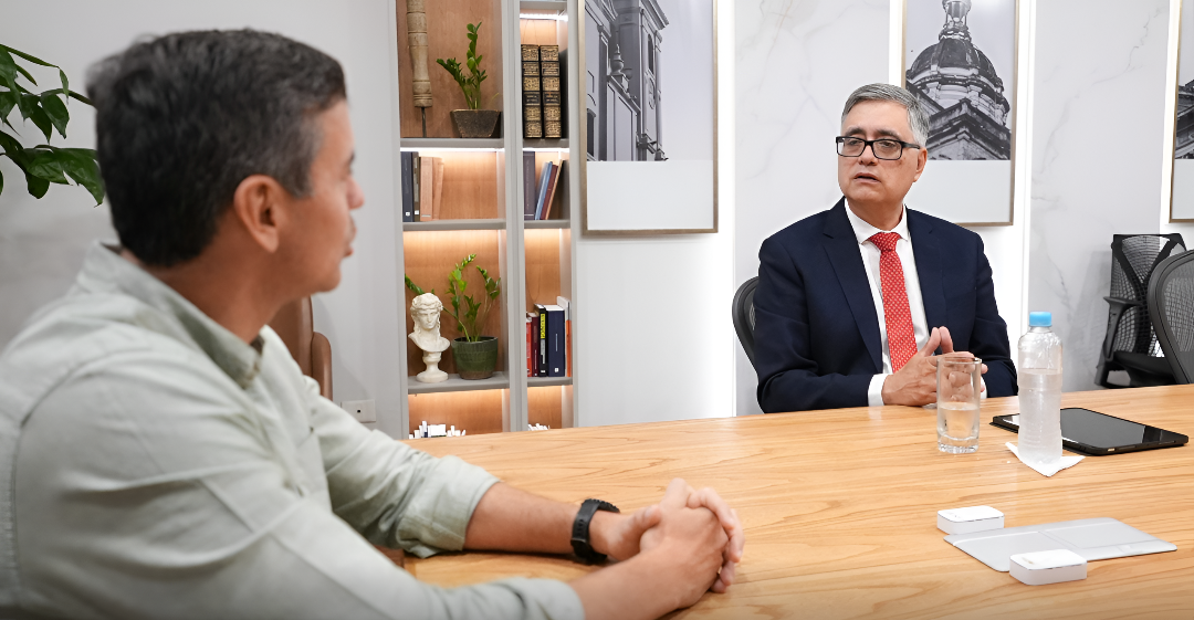 Santiago Peña cambia la conducción de la ANDE y designa a Miguel Báez Reyes en reemplazo de Félix Sosa