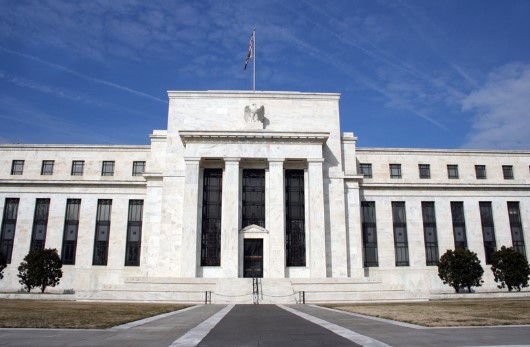 La Fed sostiene las tasas por quinta reunión seguida aunque la inflación de 3,4% divide cada vez más las decisiones en Estados Unidos