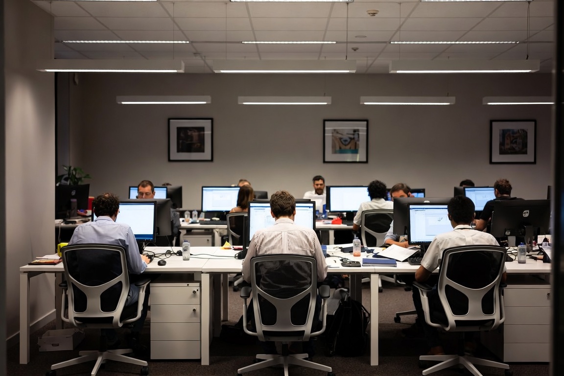 América Latina necesita casi cuatro trabajadores para producir lo mismo que uno en Estados Unidos por la falta de tecnología capacitación y empleo formal