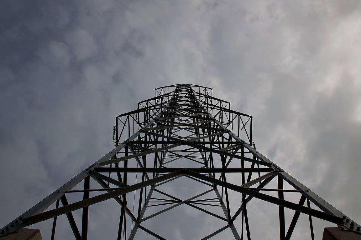 ANDE mantiene frenados dos planes millonarios mientras la venta de electricidad a Brasil y una emisión por casi USD 200 millones siguen sin fecha