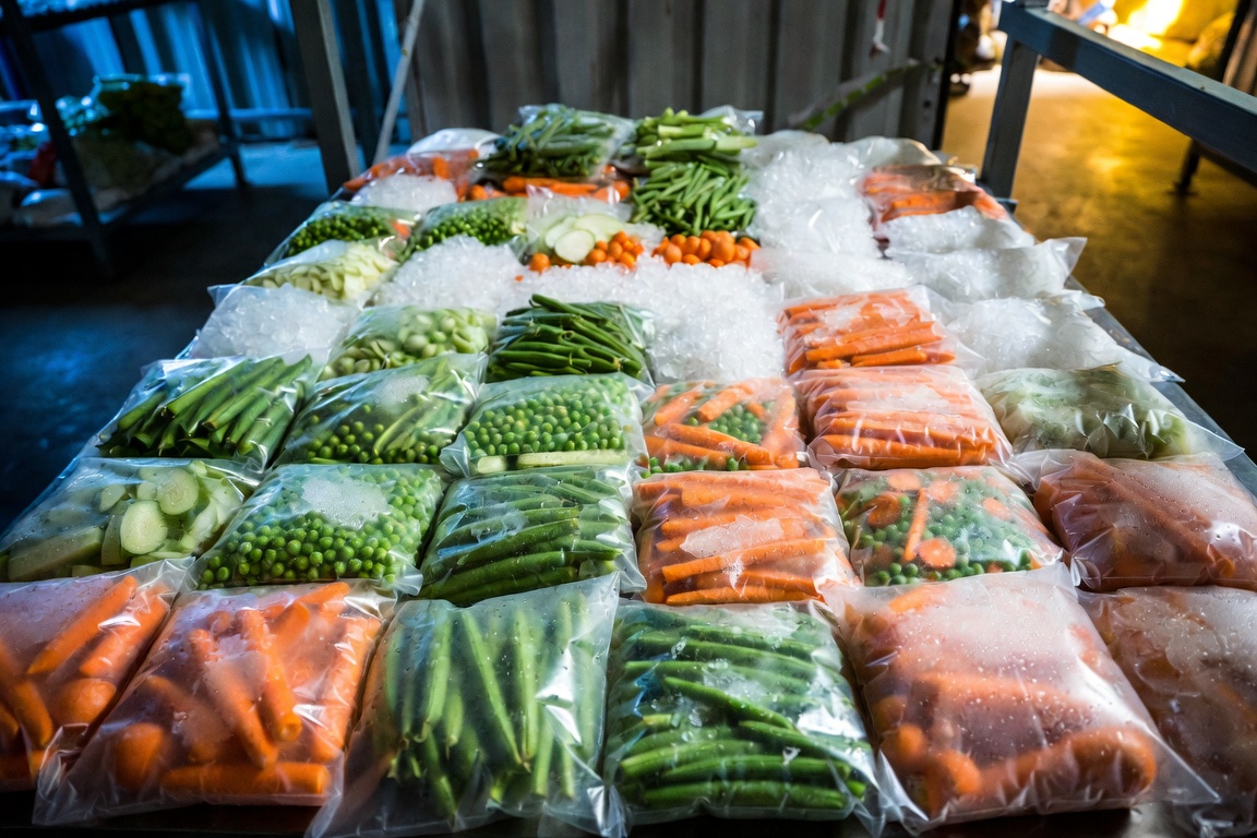 Frutas y hortalizas que quedaban en el campo buscan una segunda salida comercial convertidas en congelados, harinas y nuevos alimentos