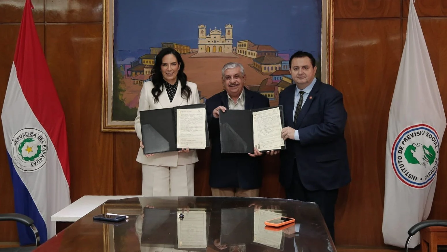IPS, MOPC y ANDE juntan fuerzas para pavimentar el circuito del Parque de la Salud en Horqueta