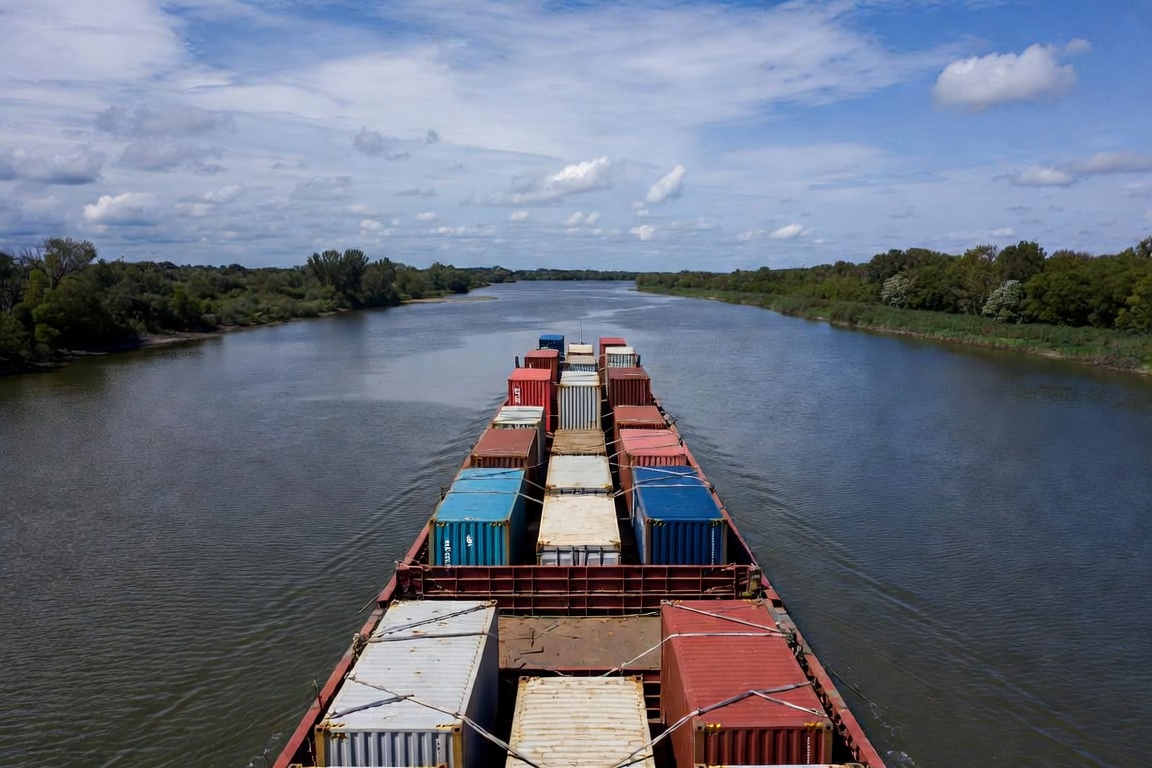 Paraguay quiere duplicar de 25 a 50 millones de toneladas el movimiento por la hidrovía y captar cargas de Brasil, Bolivia y Argentina