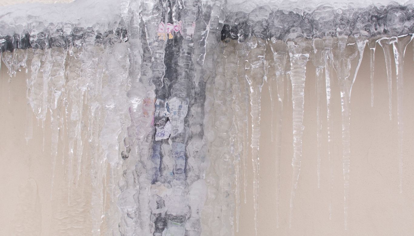 how to prevent a pipe from freezing​