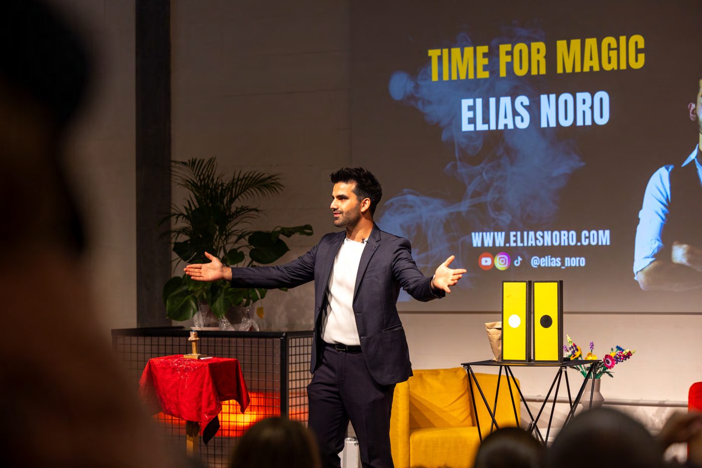 Bühnen-Show – Elias Noro