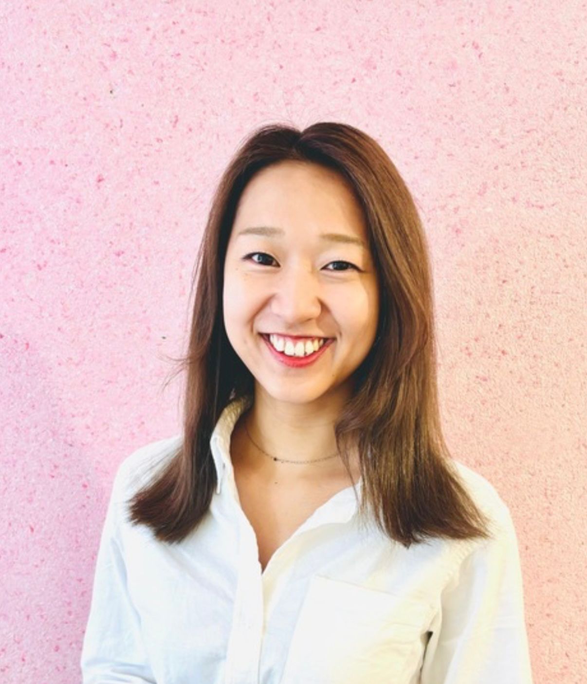 Aki, creative hair stylist at Mauve Lemonade Amsterdam