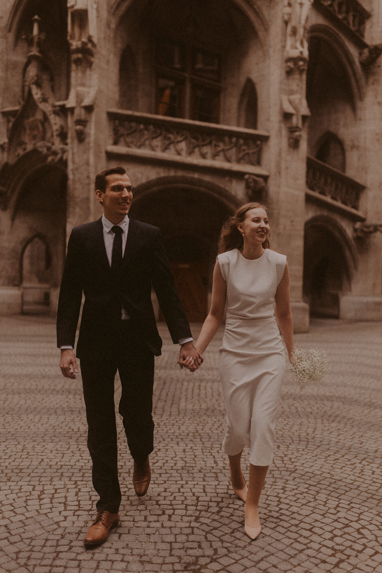 Wedding couple in the centre of Munich in Germany