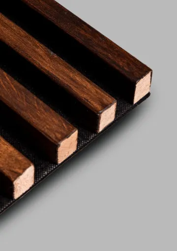 Темна стінова панель на чорній основі WoodPro Classic