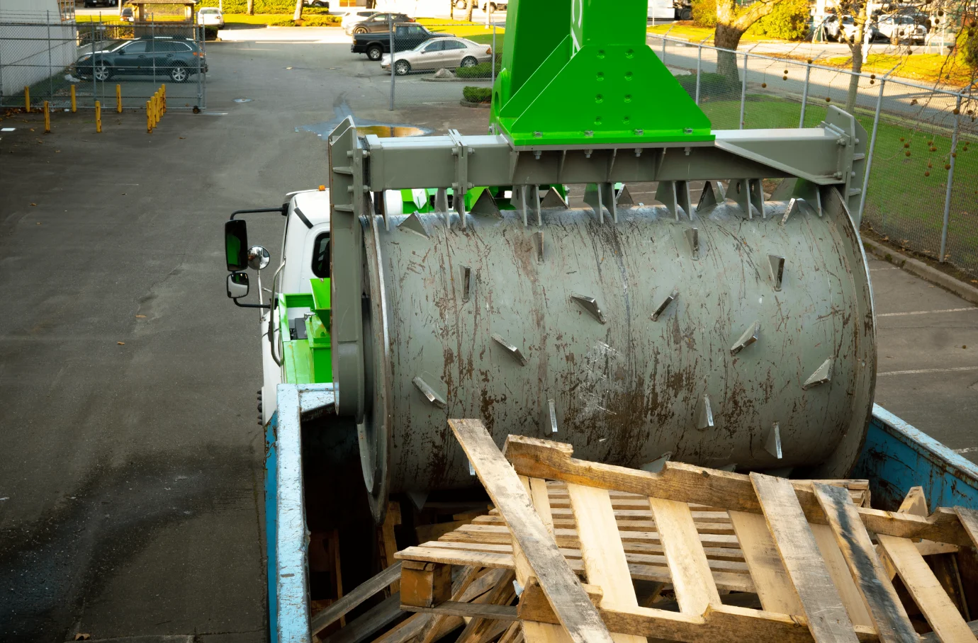 Les mécanismes de la compaction des palettes de bois : maximiser l’espace dans les conteneurs