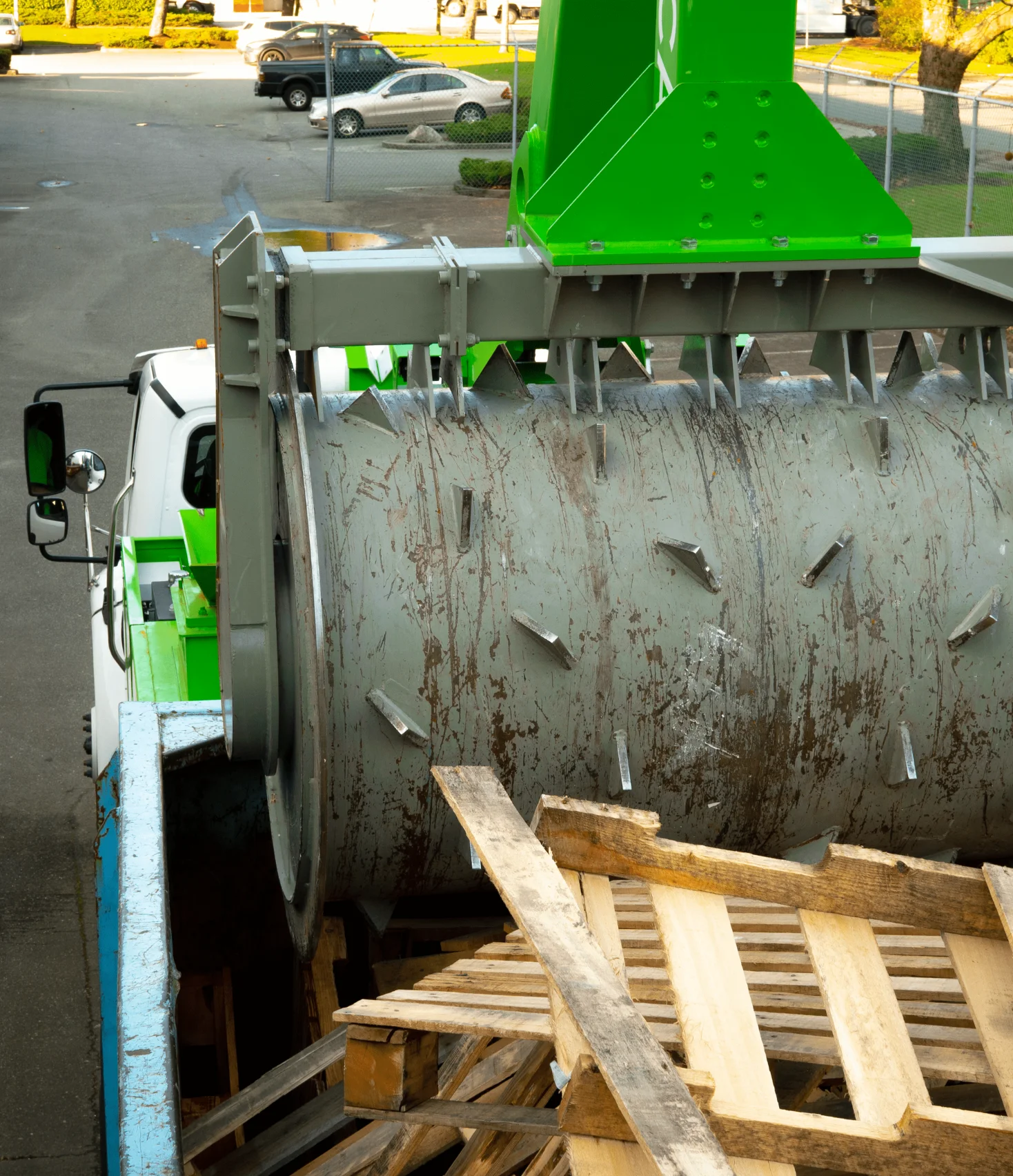 The Mechanics of Crushing Wooden Pallets: Maximizing Dumpster Space