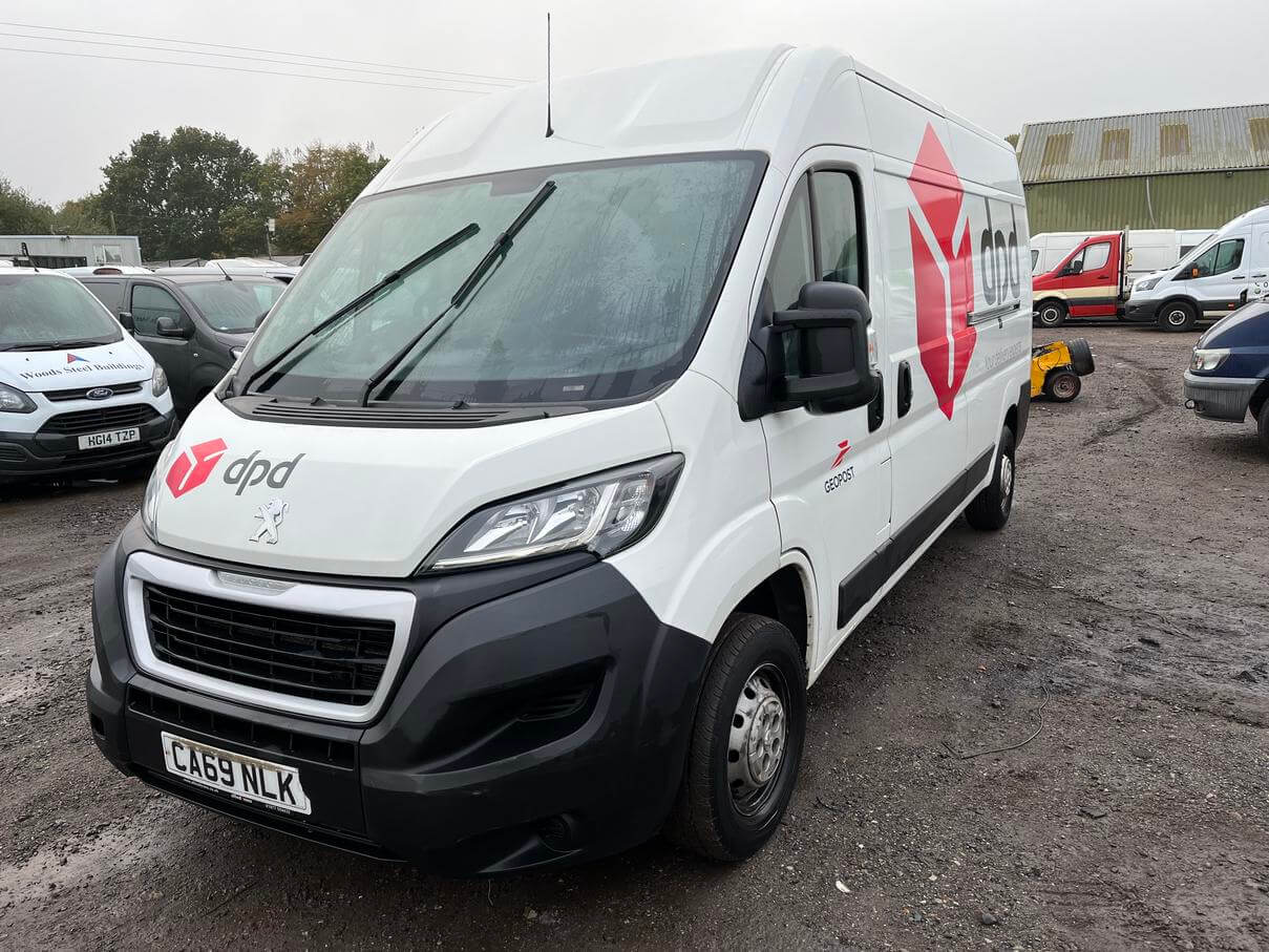 69 plate Peugeot Boxer 2.2 335 BlueHDi 140 S&S 6speed Pro L3H2 engine