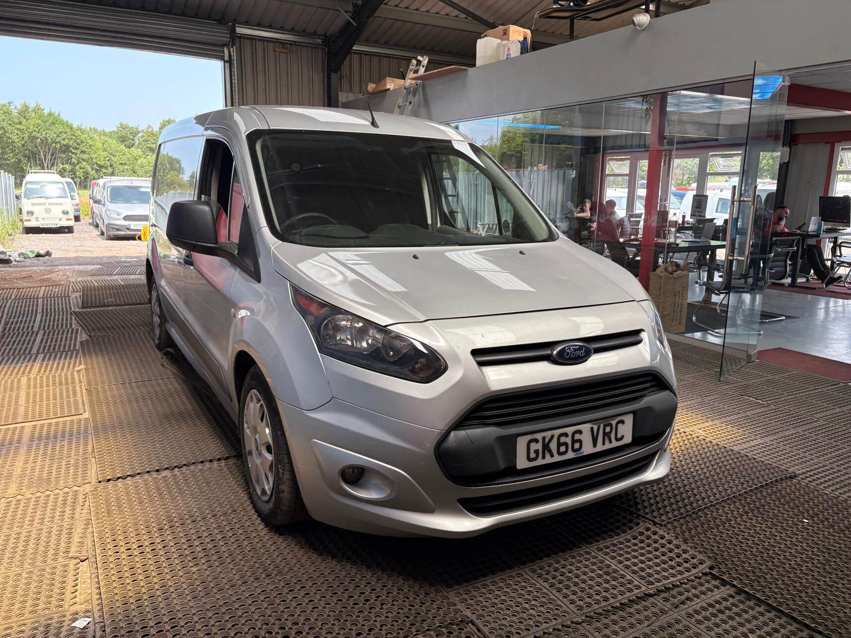 66 plate Ford Transit Connect 210 Silver Trend fresh mot top spec Euro 6 No Vat