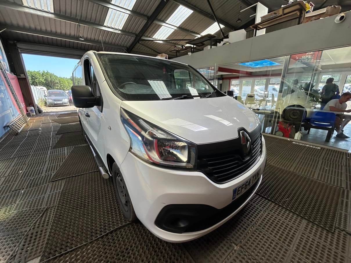 64 plate Renault Trafic Business Energy 1.6 Dci starts noisy timing chain No Vat